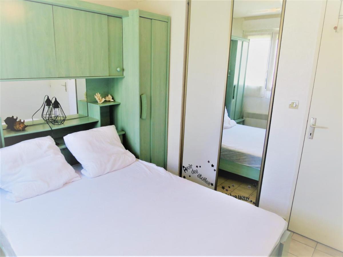Appartement Port Frejus Avec Loggia Et Acces Plages A Pieds Exterior photo