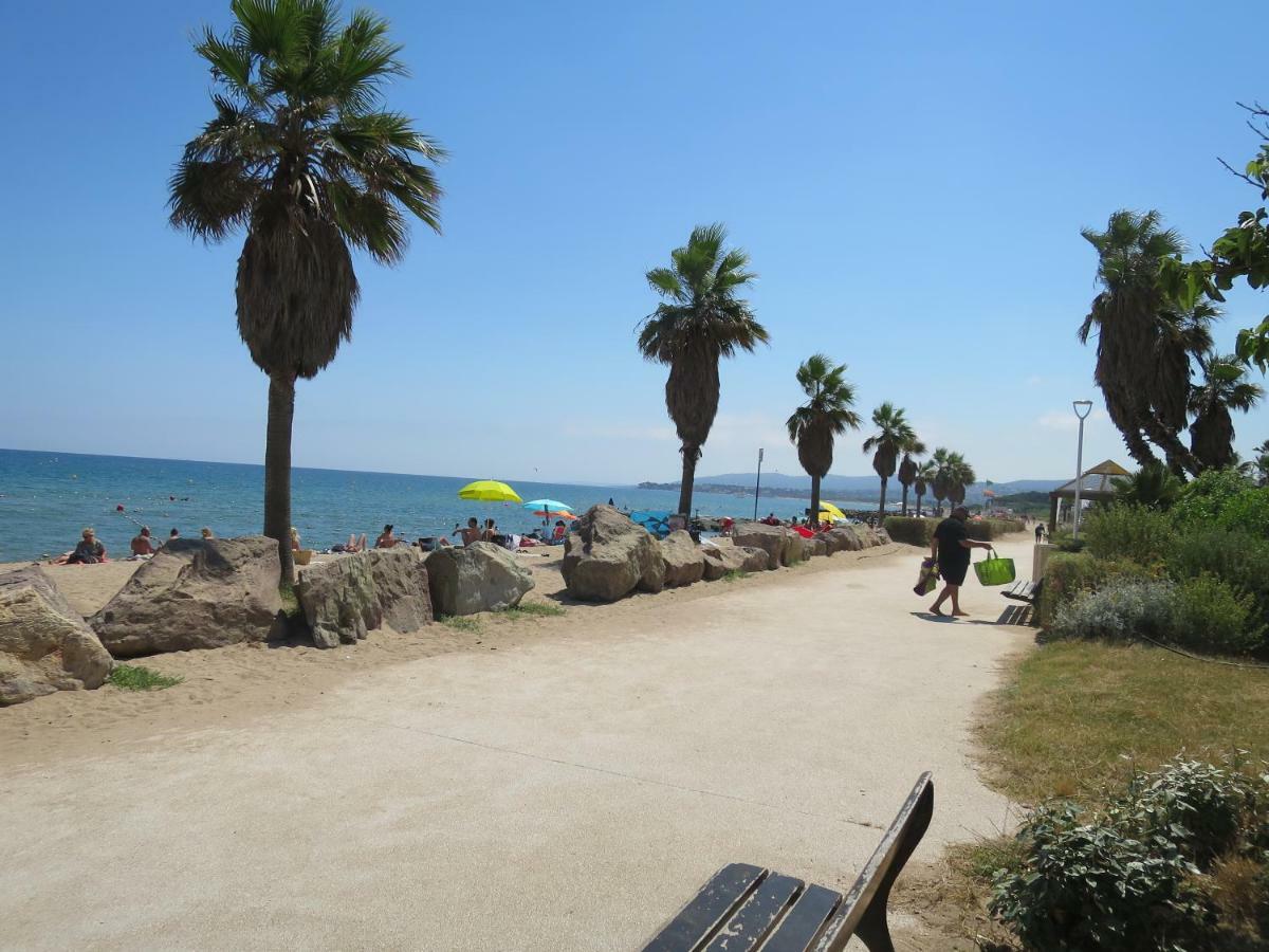 Appartement Port Frejus Avec Loggia Et Acces Plages A Pieds Exterior photo